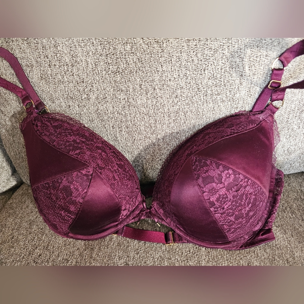 Victoria's Secret 38DD bra